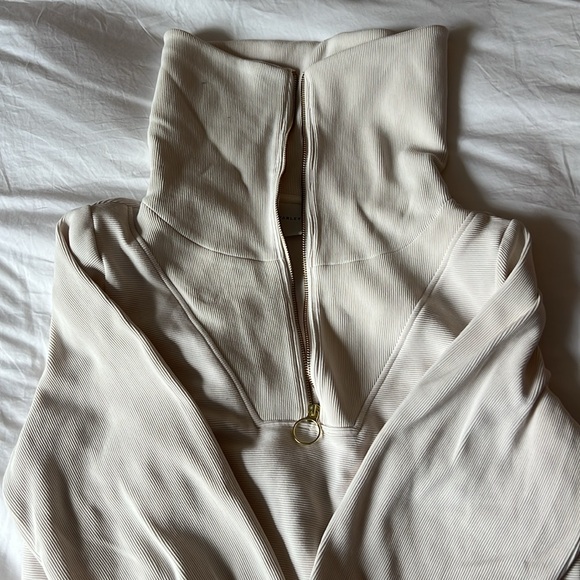 Varley cream sweatshirt - Picture 2 of 3